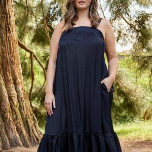 Zhenzi LEGACY - Sort satin kjole med flæsekant, 42-44 / S